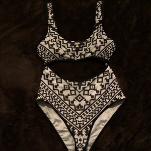 Patterned black and white one piece swim suit